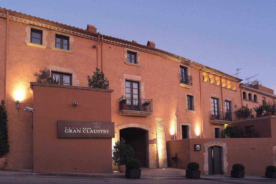 GRUP TAMARIT ADQUIREIX L'EMBLEMÀTIC HOTEL GRAN CLAUSTRE